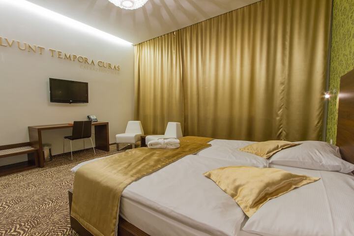 Room 8 of 68