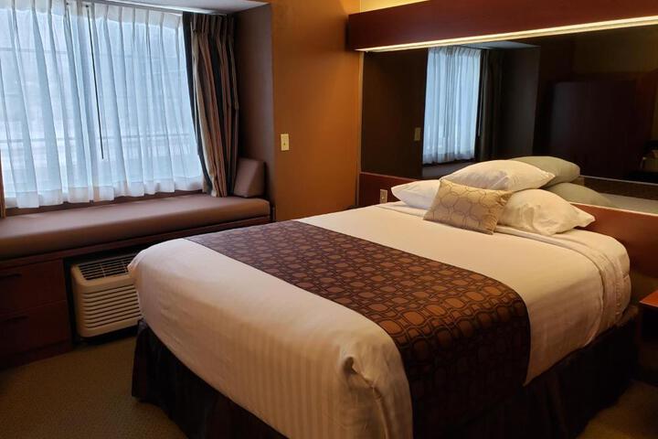 1 Queen Bed (3 of 34)