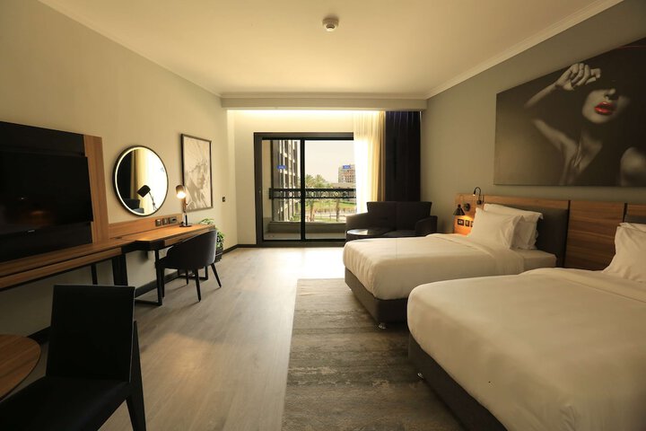 Room 16 of 128