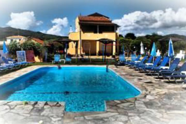 Studio in Corfou With Pool Access, Balcony and Wifi