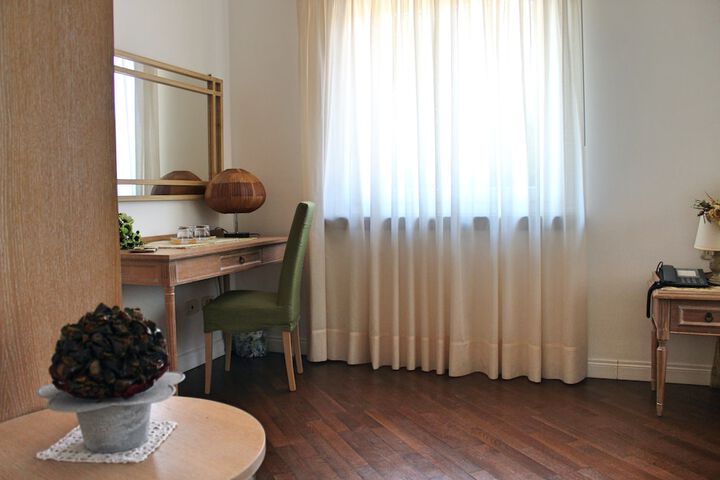 Room 21 of 28