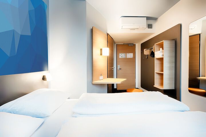 Room 2 of 28
