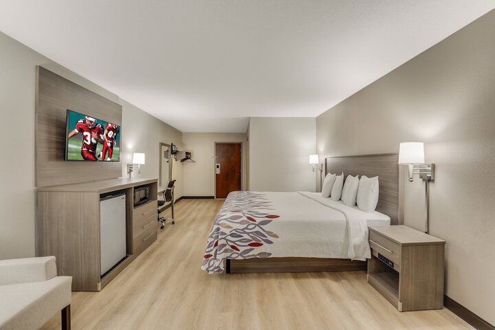 Standard King Bed Accessible (15 of 24)
