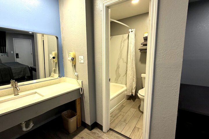 Room 14 of 32