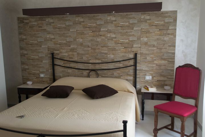 Room 8 of 9
