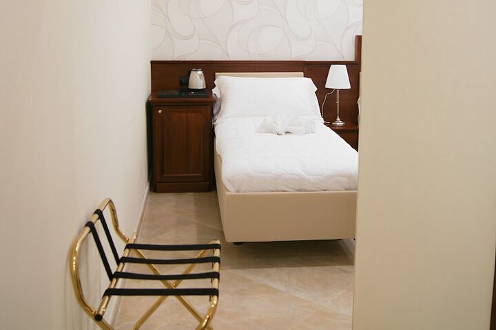 Room 8 of 24