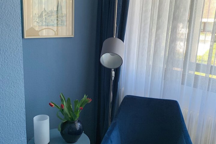 Room 5 of 8