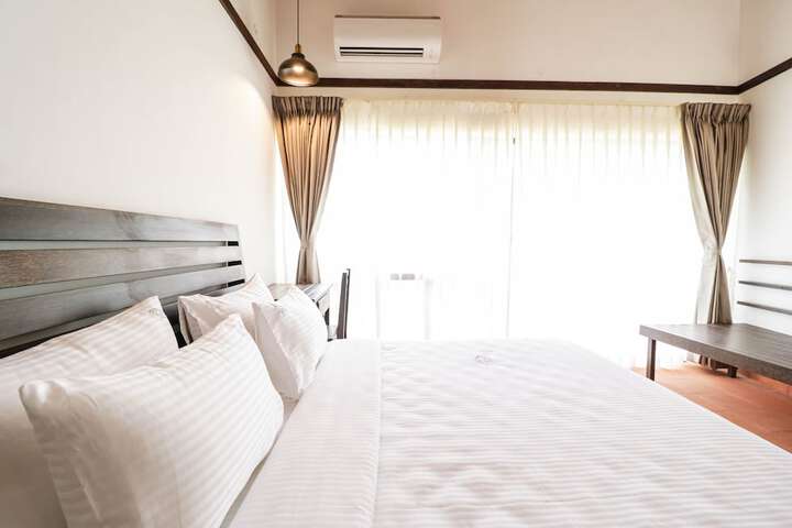 Room 6 of 28