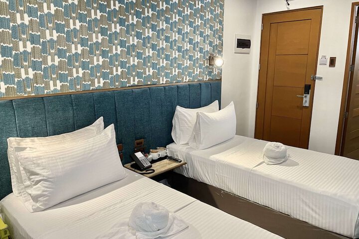 Lighthouse Point Hotel
