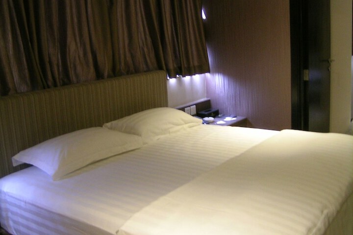 Room 7 of 27