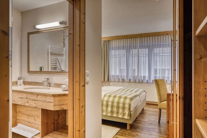 Room 12 of 171