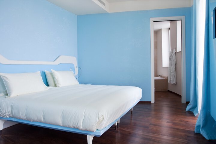 Room 6 of 49