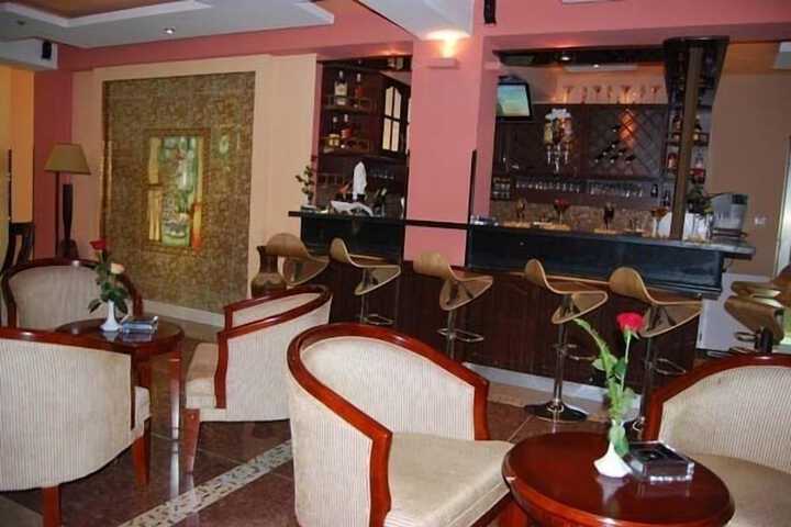 Lounge 22 of 26