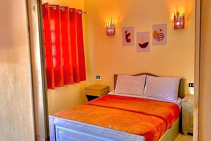 Room 4 of 20
