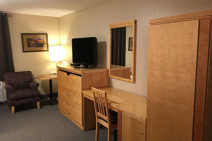 Room 13 of 122