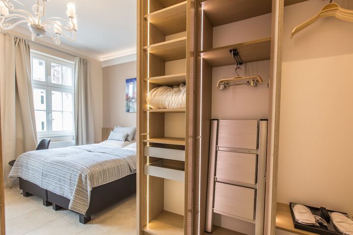 Room 42 of 96