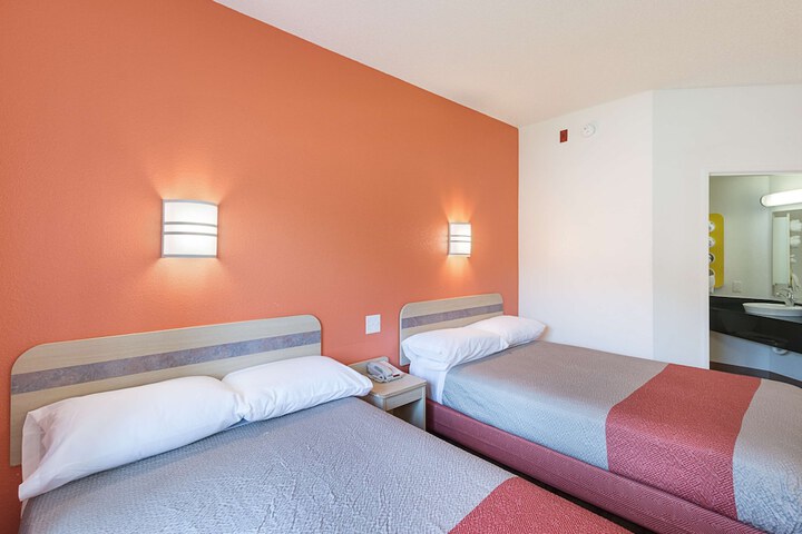 2 Double Beds (1 of 11)
