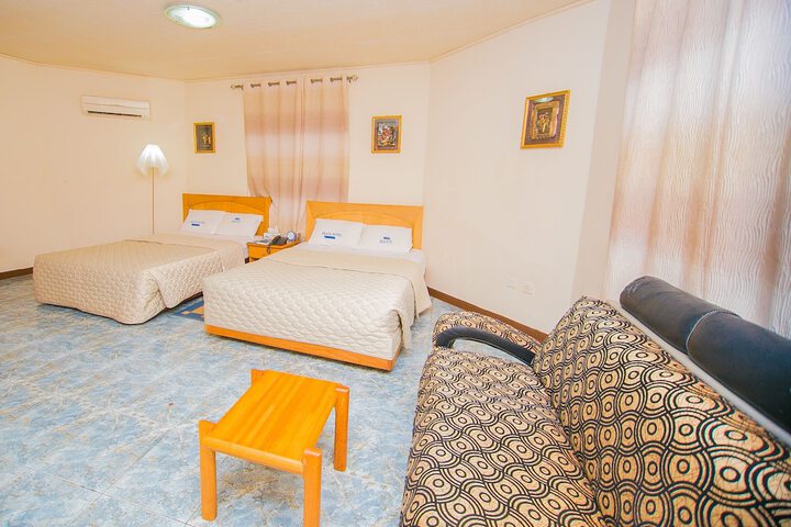 Room 4 of 18