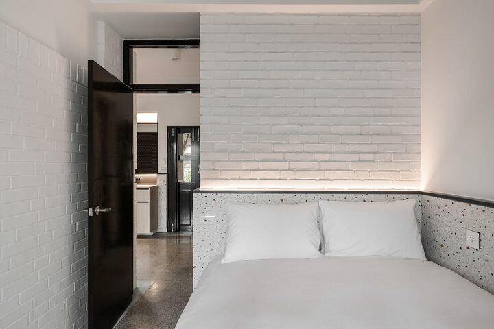 Room 13 of 79