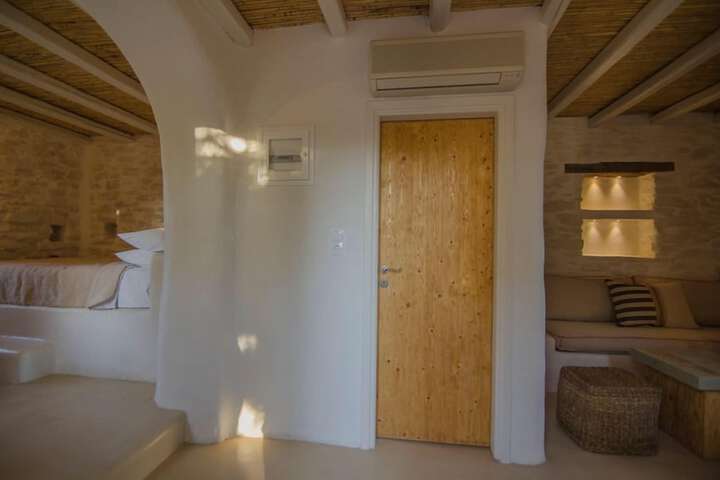 Room 80 of 142