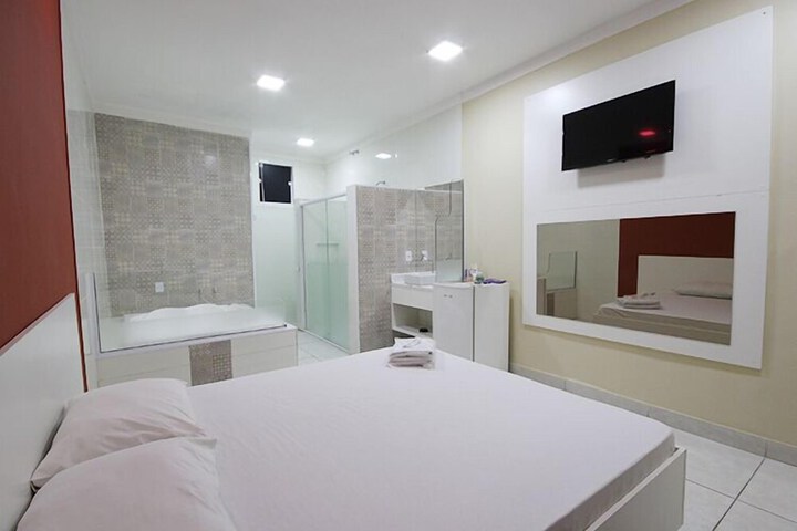 Room 8 of 33