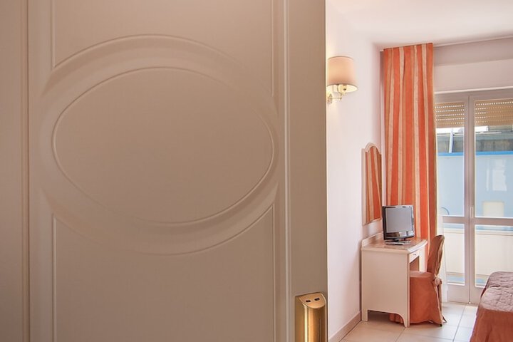 Room 8 of 52