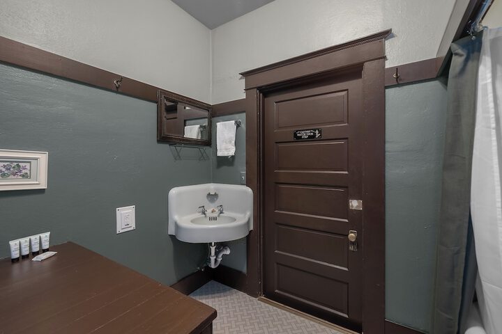 Room 51 of 91
