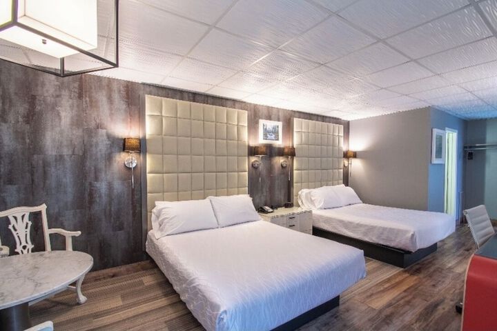 Room 6 of 19