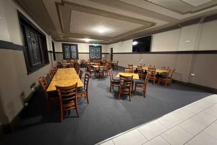 Dining 4 of 7