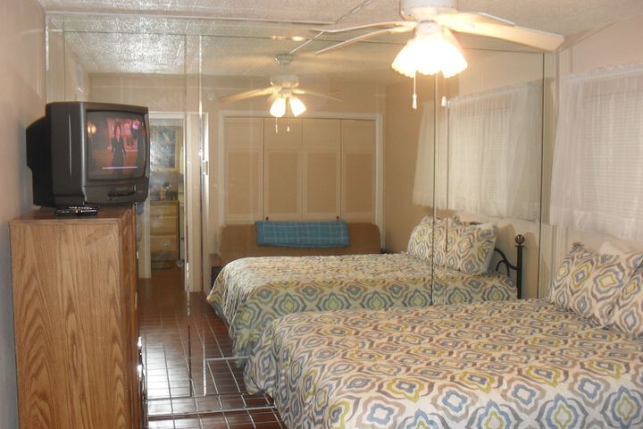 Room 13 of 83