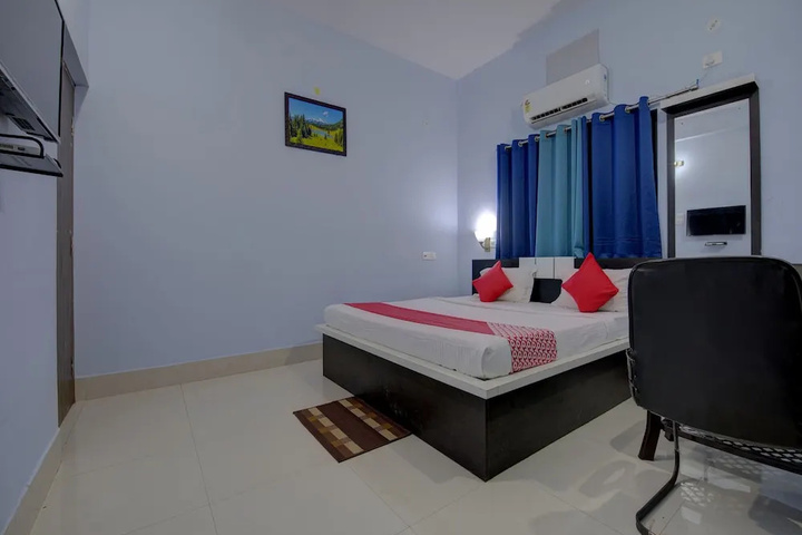 Room 6 of 11