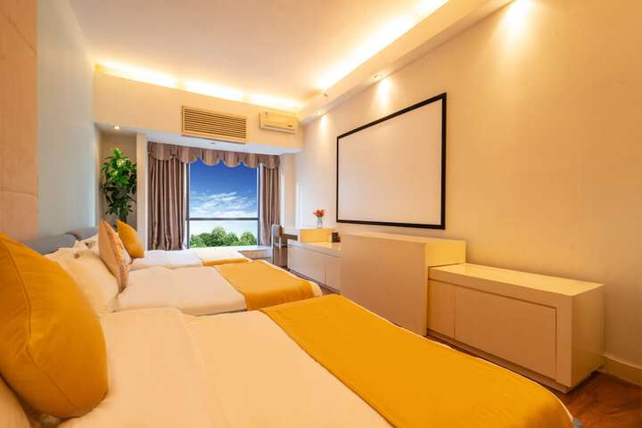 Room 8 of 36