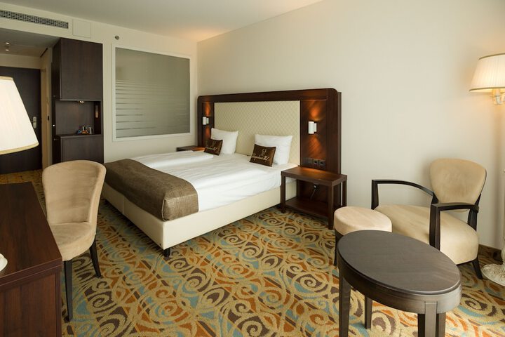 Room 13 of 49
