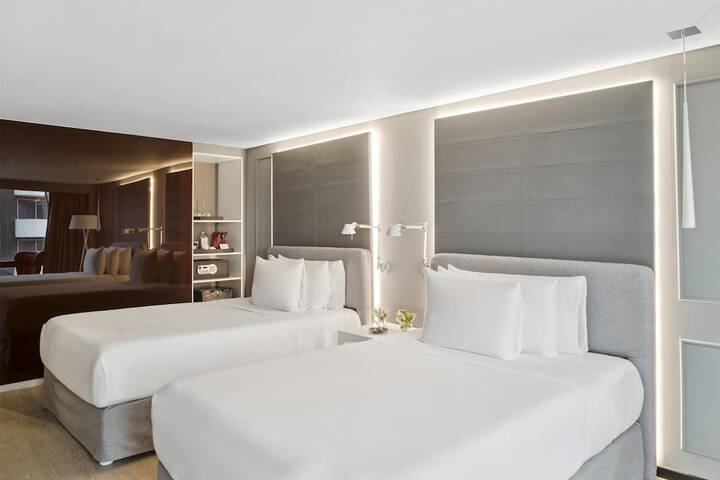 Room 33 of 66