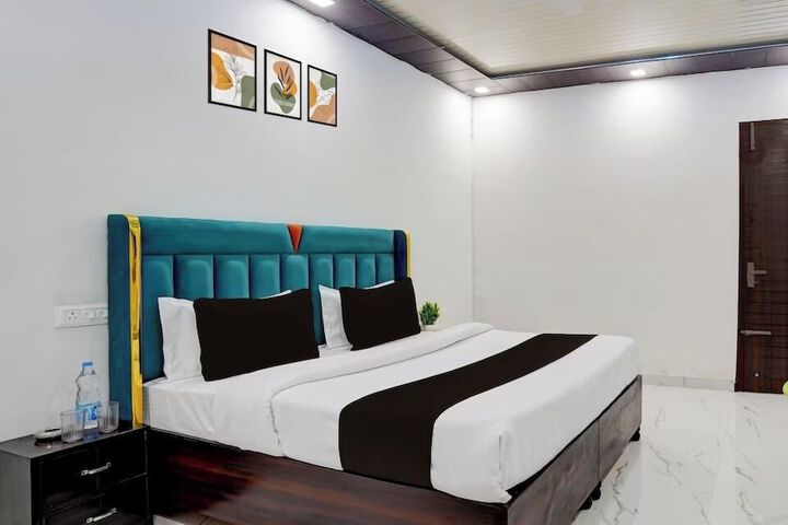 Room 8 of 15
