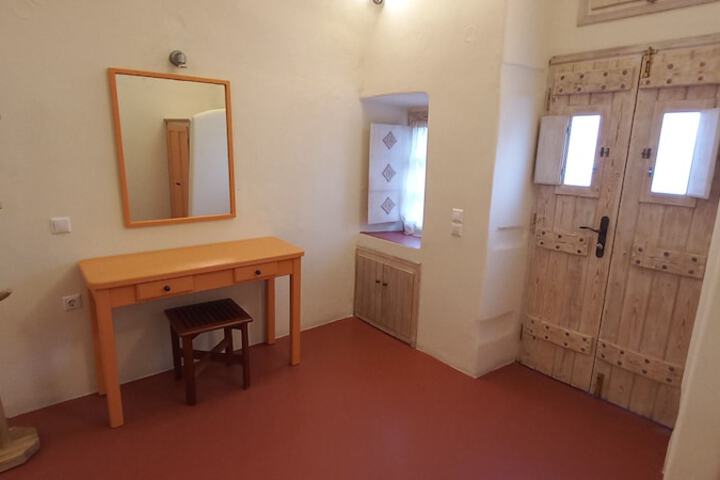 Room 3 of 53