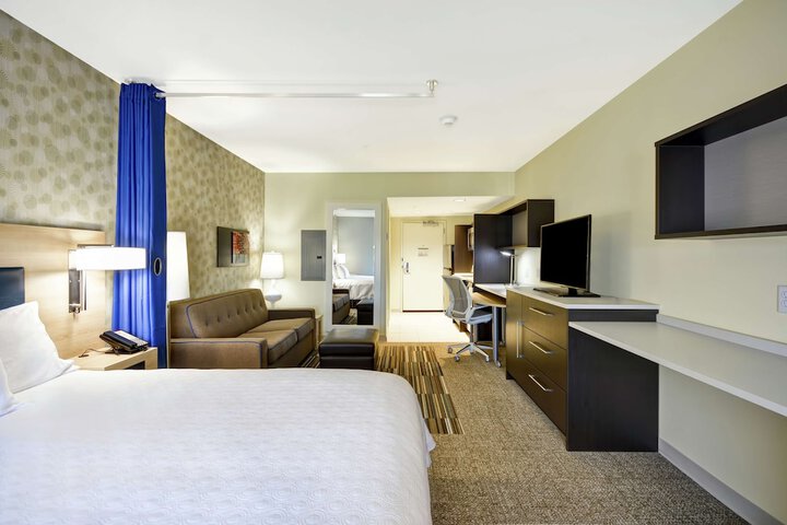 1 King Bed Studio Suite (3 of 14)