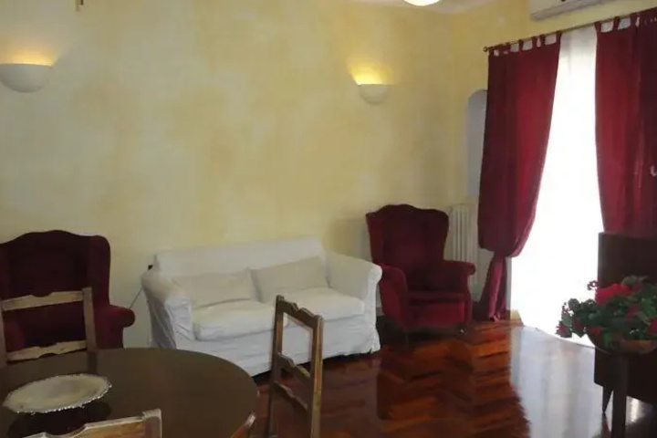 Room 5 of 10