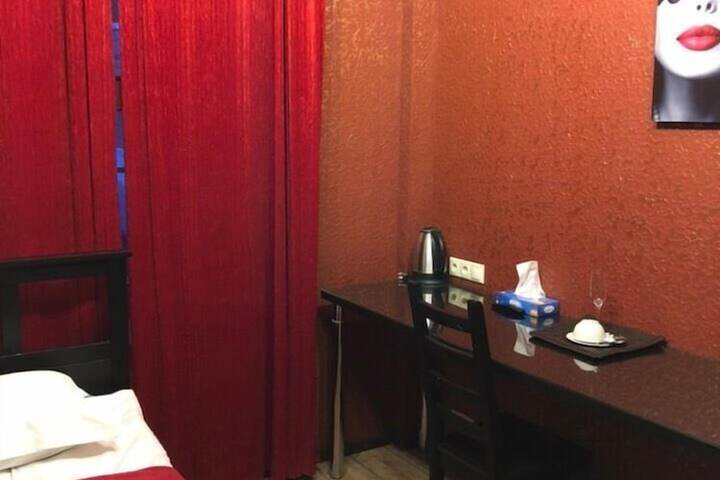 Room 10 of 42