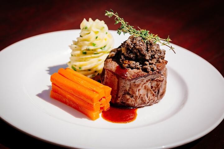 Dining 81 of 142