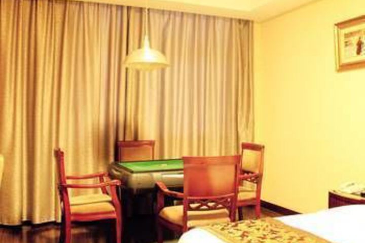 Room 2 of 10