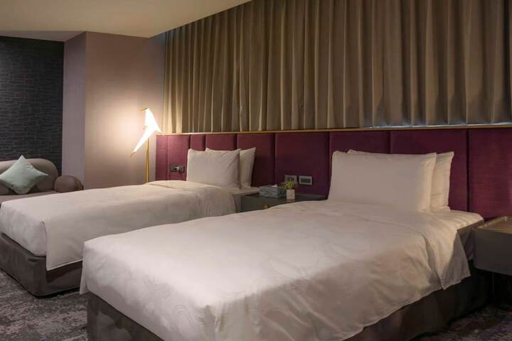 Room 17 of 36