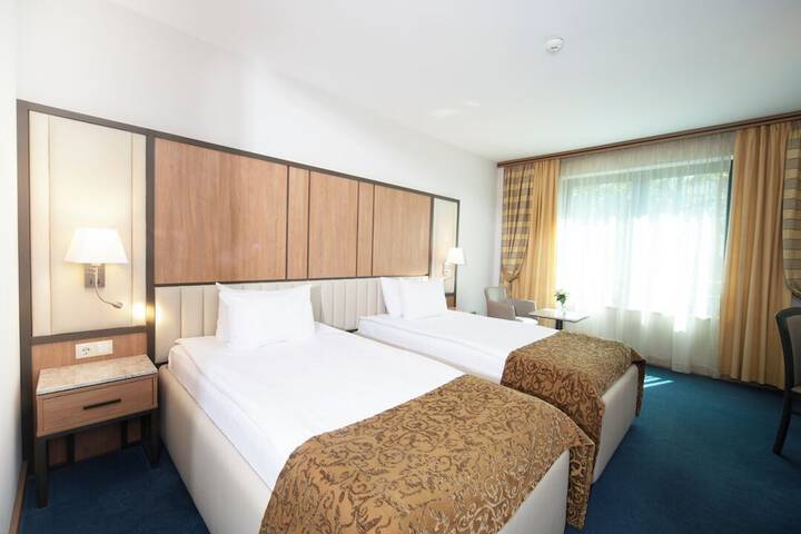 Room 18 of 37