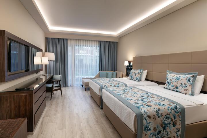Room 44 of 341
