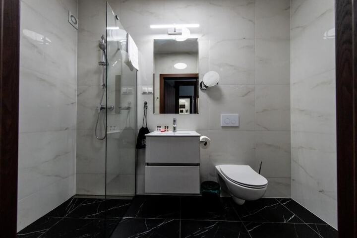Room 19 of 28