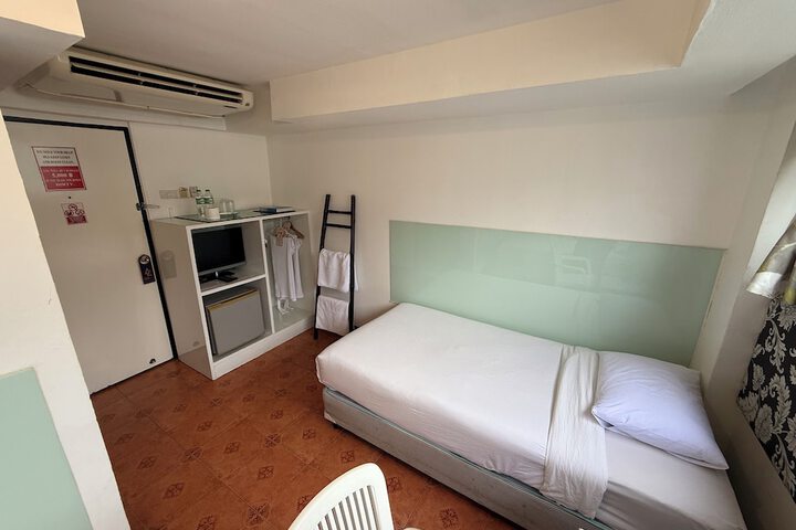 Room 22 of 65