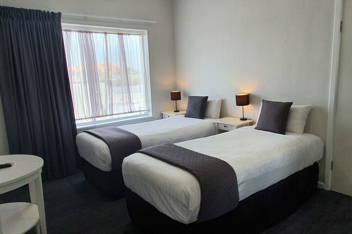 Room 7 of 25