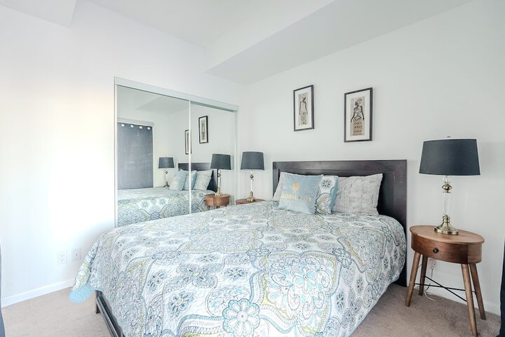 Room 2 of 195