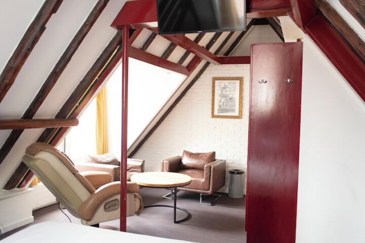 Room 12 of 78