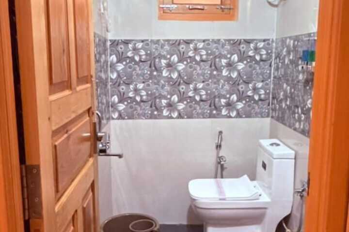 Room 21 of 38
